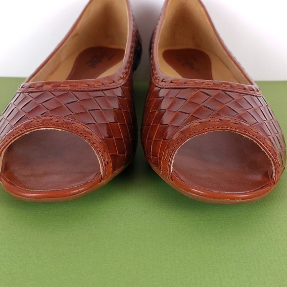 Trotters Open Toe Woven Leather Flats - Picture 3 of 6